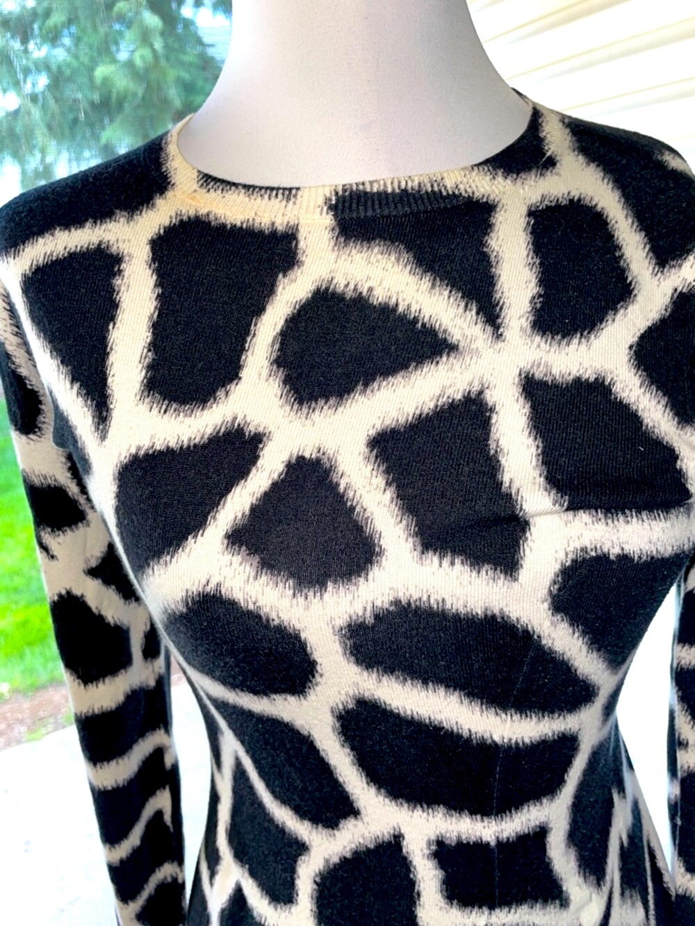 Women’s Chic B & W MICHAEL KORS Giraffe Print Long Sleeve Knit Sweaterdress SzXS - Picture 4 of 10